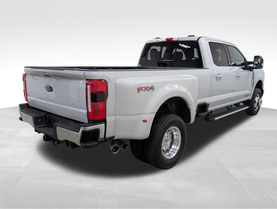 2025 Ford Super Duty 5th Gen - Image 24 of 31