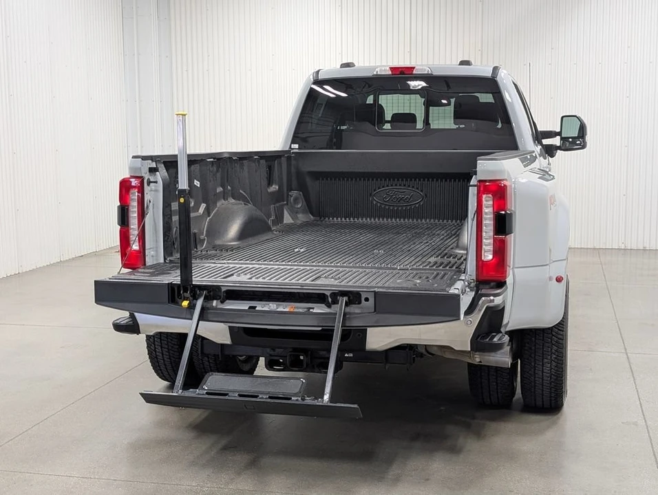 2025 Ford Super Duty 5th Gen - Image 26 of 31