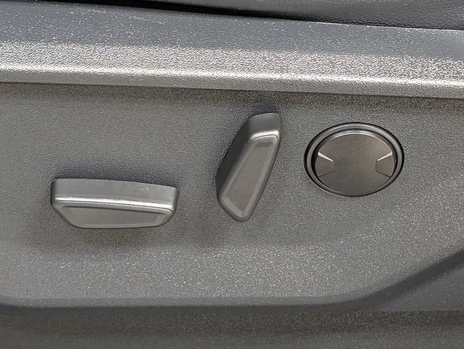 2025 Ford Super Duty 5th Gen - Image 15 of 31
