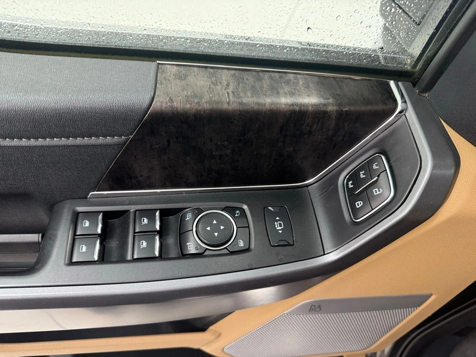 2025 Ford Super Duty 5th Gen - Image 15 of 21