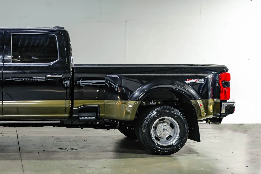 2025 Ford Super Duty 5th Gen - Image 19 of 31