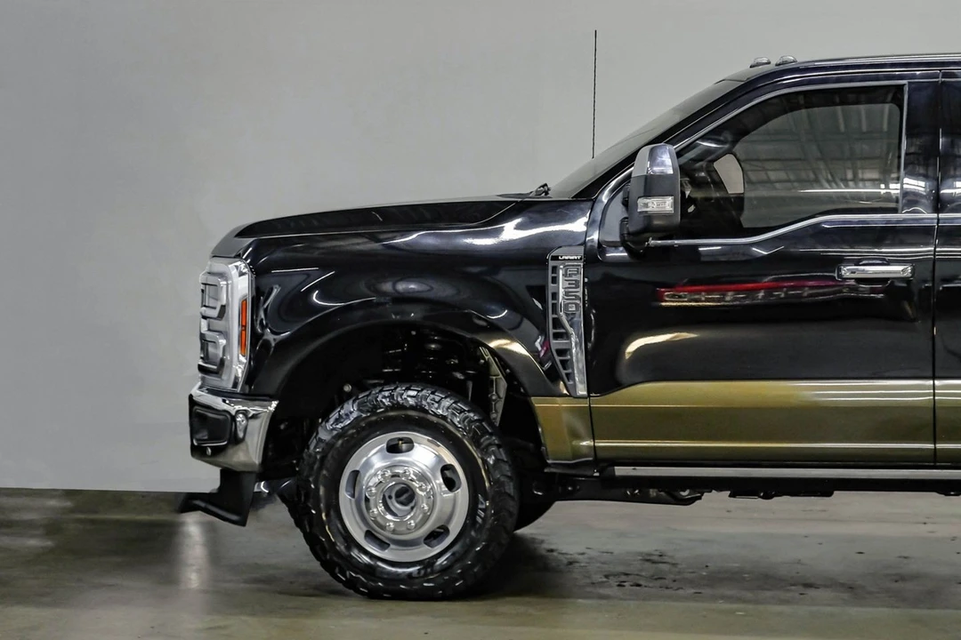 2025 Ford Super Duty 5th Gen - Image 18 of 31