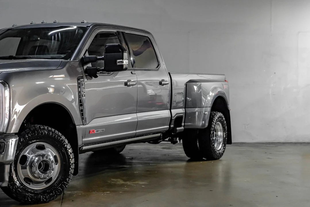 2025 Ford Super Duty 5th Gen - Image 9 of 21