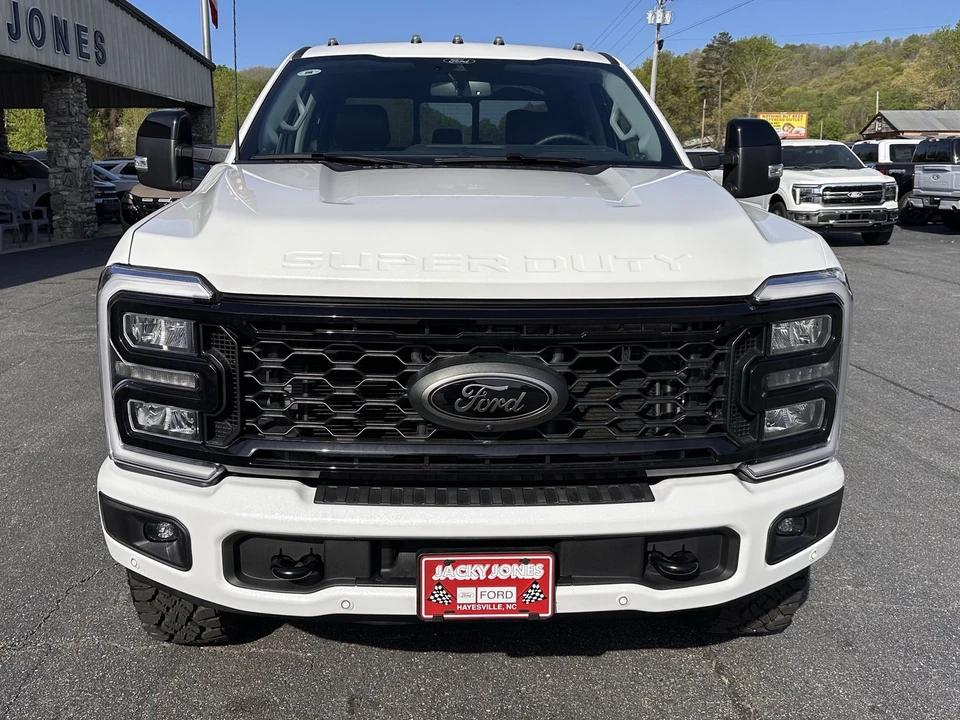 2025 Ford Super Duty 5th Gen - Image 3 of 31