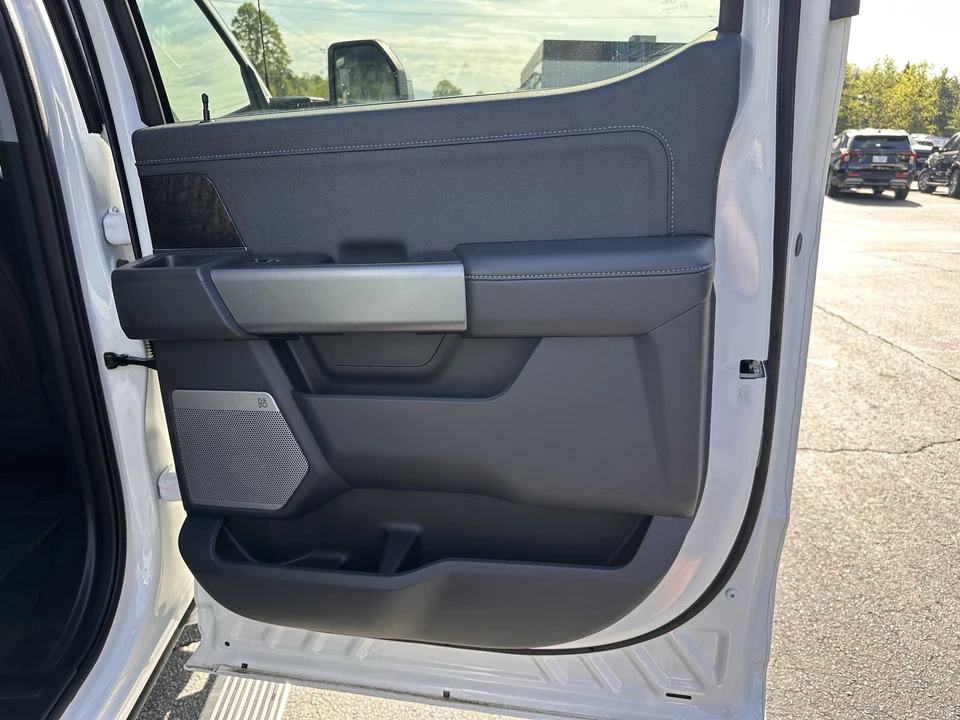 2025 Ford Super Duty 5th Gen - Image 18 of 31