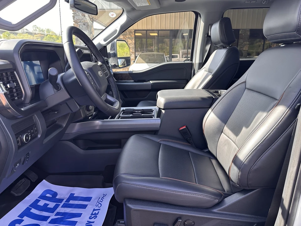 2025 Ford Super Duty 5th Gen - Image 11 of 31