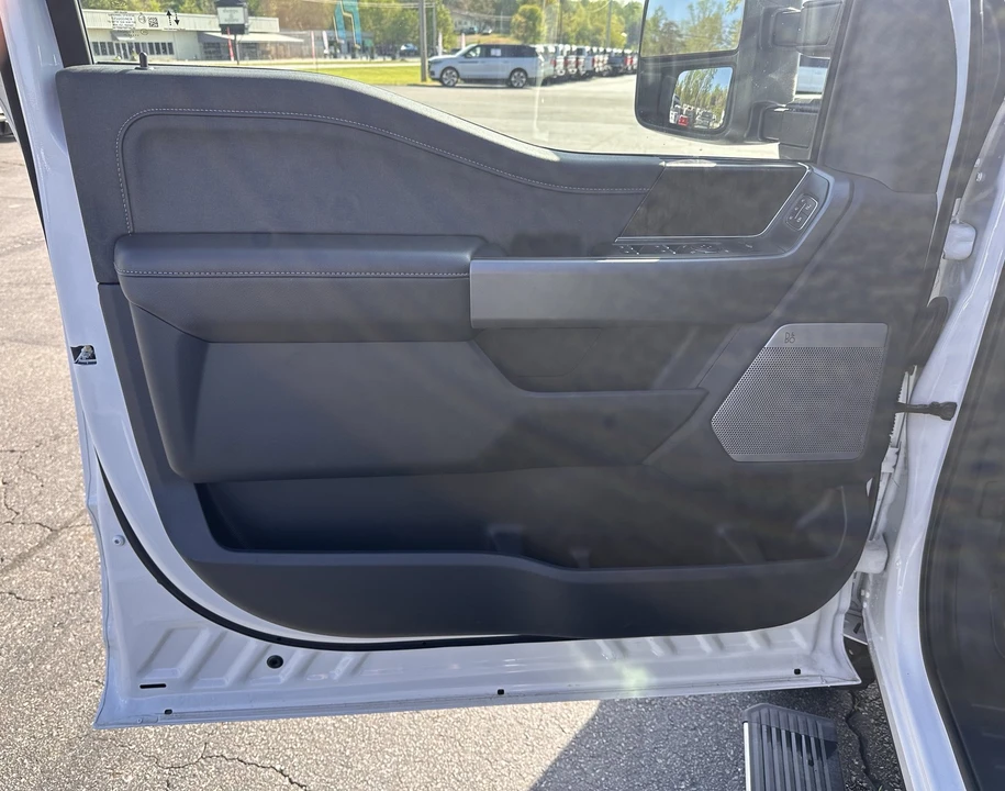 2025 Ford Super Duty 5th Gen - Image 10 of 31
