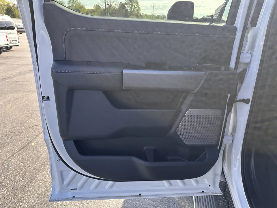 2025 Ford Super Duty 5th Gen - Image 13 of 31