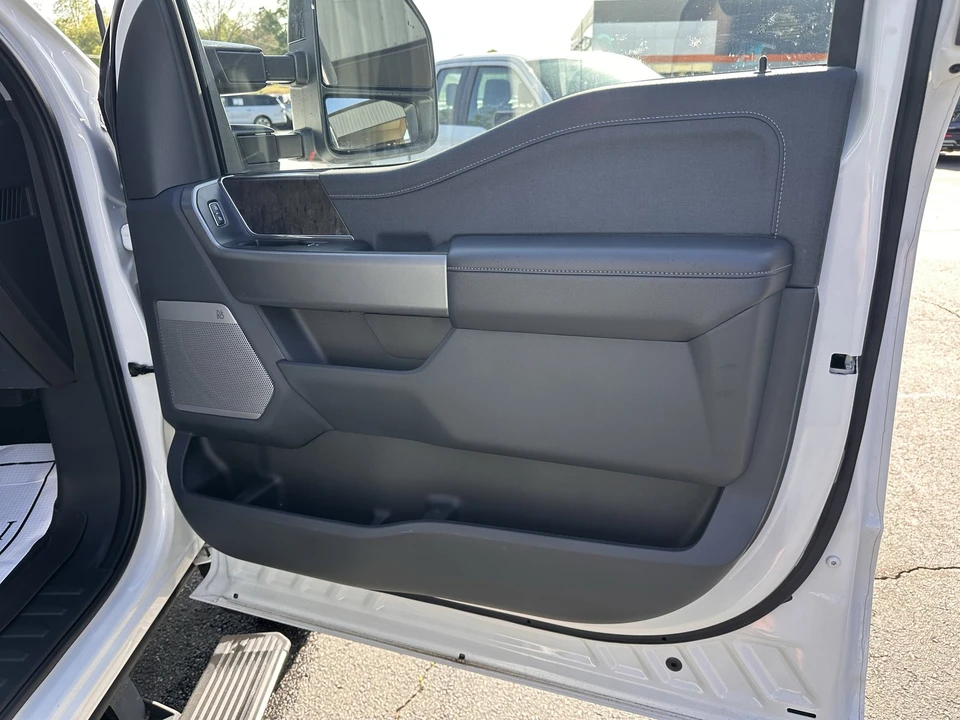 2025 Ford Super Duty 5th Gen - Image 15 of 31