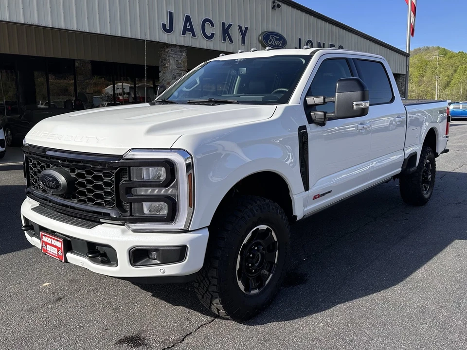 2025 Ford Super Duty 5th Gen - Image 2 of 31