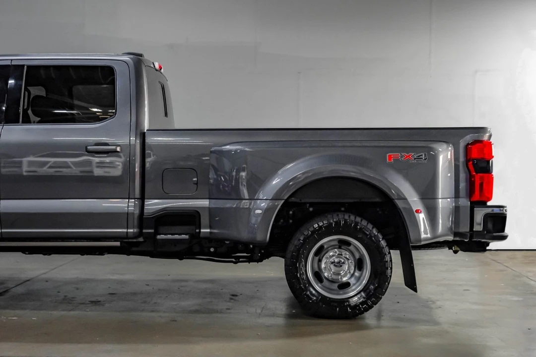 2025 Ford Super Duty 5th Gen - Image 18 of 21