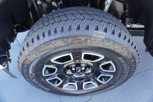 2025 Ford Super Duty 5th Gen - Image 18 of 31