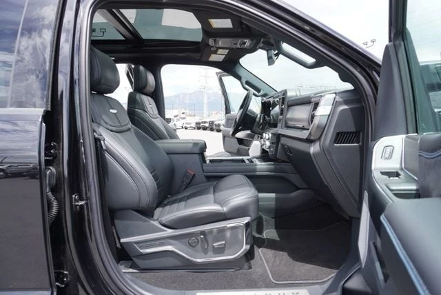 2025 Ford Super Duty 5th Gen - Image 28 of 31