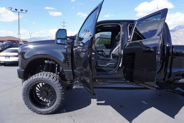 2025 Ford Super Duty 5th Gen - Image 26 of 31