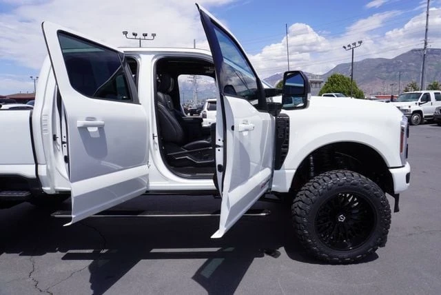 2025 Ford Super Duty 5th Gen - Image 29 of 31