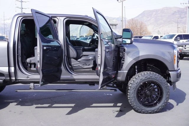 2025 Ford Super Duty 5th Gen - Image 25 of 31