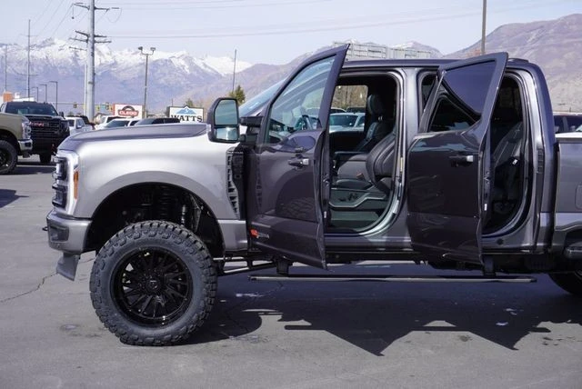 2025 Ford Super Duty 5th Gen - Image 14 of 31