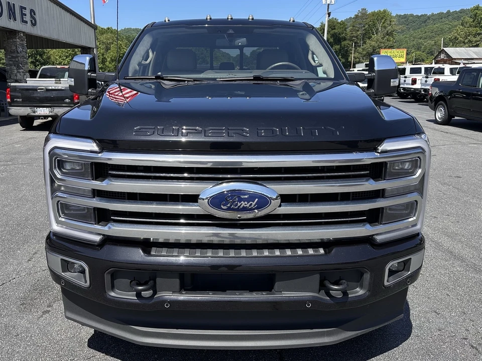2025 Ford Super Duty 5th Gen - Image 3 of 31
