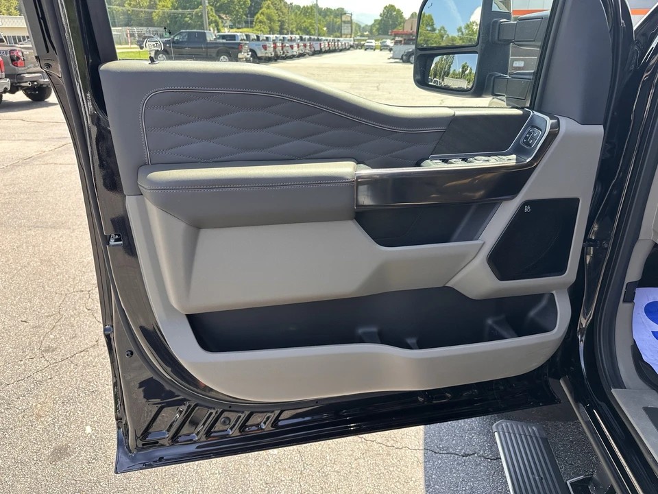 2025 Ford Super Duty 5th Gen - Image 10 of 31