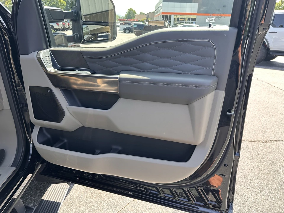 2025 Ford Super Duty 5th Gen - Image 15 of 31
