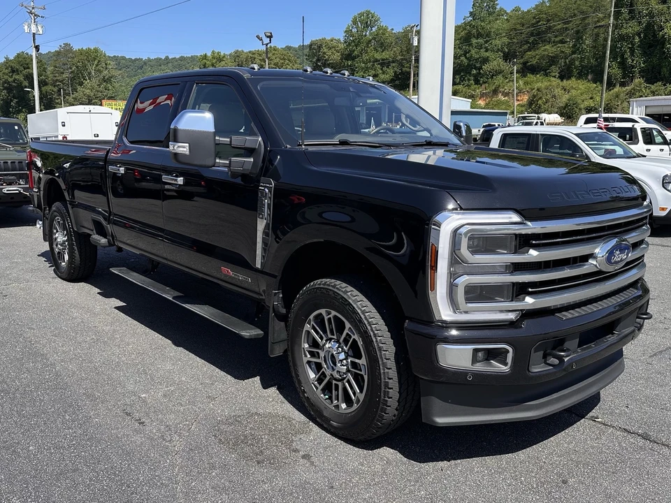 2025 Ford Super Duty 5th Gen - Image 4 of 31