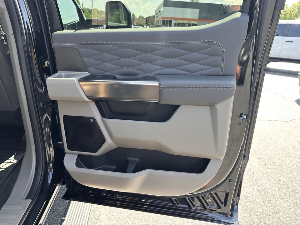 2025 Ford Super Duty 5th Gen - Image 17 of 31