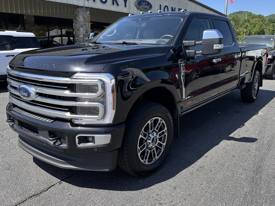 2025 Ford Super Duty 5th Gen - Image 2 of 31