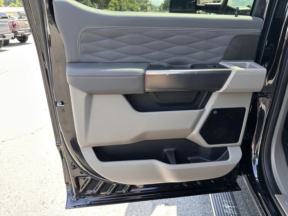 2025 Ford Super Duty 5th Gen - Image 13 of 31