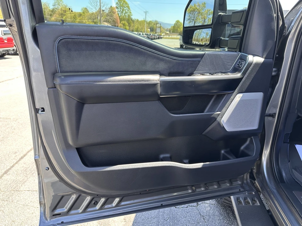2025 Ford Super Duty 5th Gen - Image 10 of 31