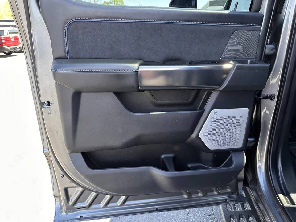 2025 Ford Super Duty 5th Gen - Image 12 of 21