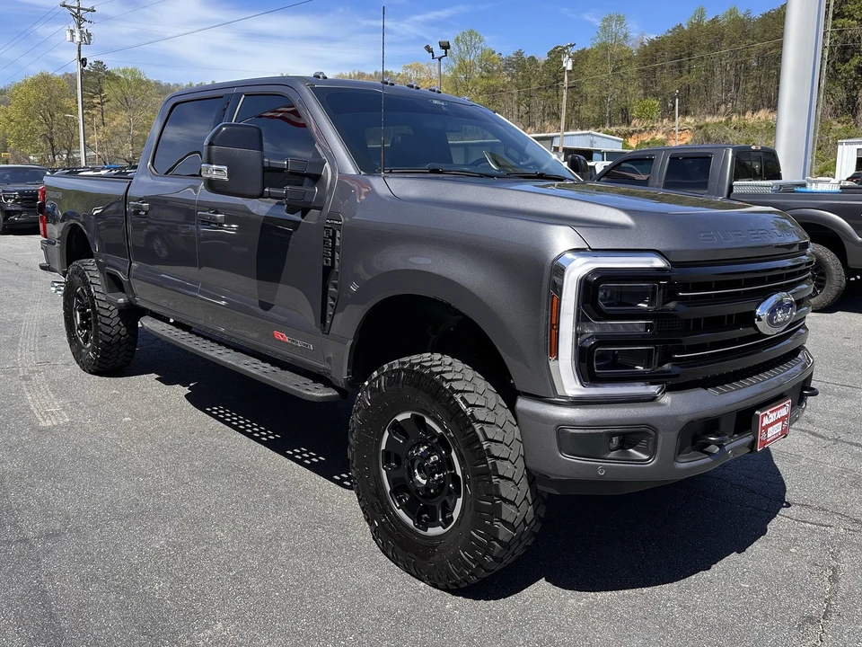 2025 Ford Super Duty 5th Gen - Image 4 of 31