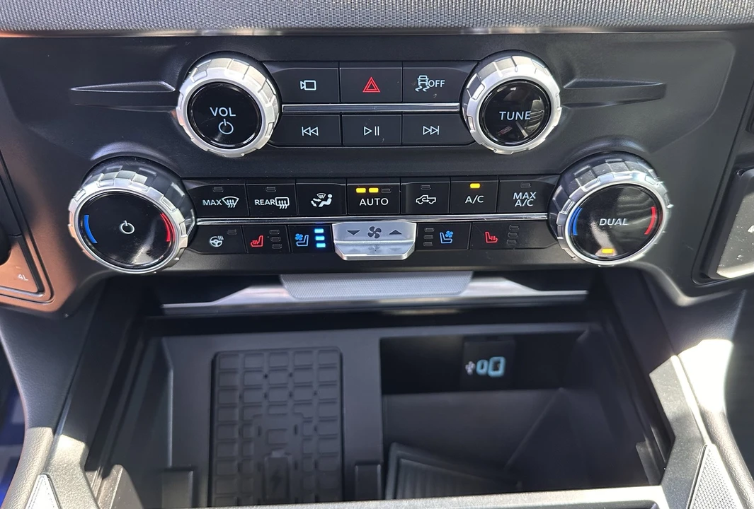 2025 Ford Super Duty 5th Gen - Image 28 of 31