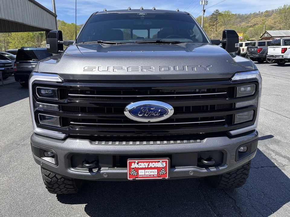 2025 Ford Super Duty 5th Gen - Image 3 of 31