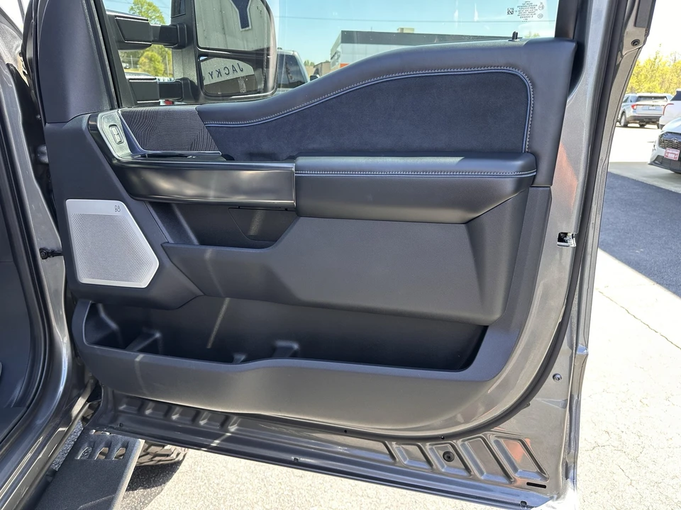 2025 Ford Super Duty 5th Gen - Image 14 of 31