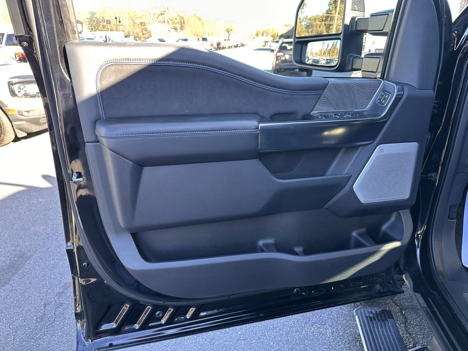 2025 Ford Super Duty 5th Gen - Image 9 of 12