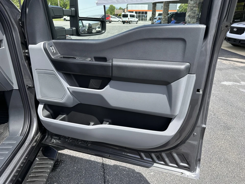 2025 Ford Super Duty 5th Gen - Image 11 of 21