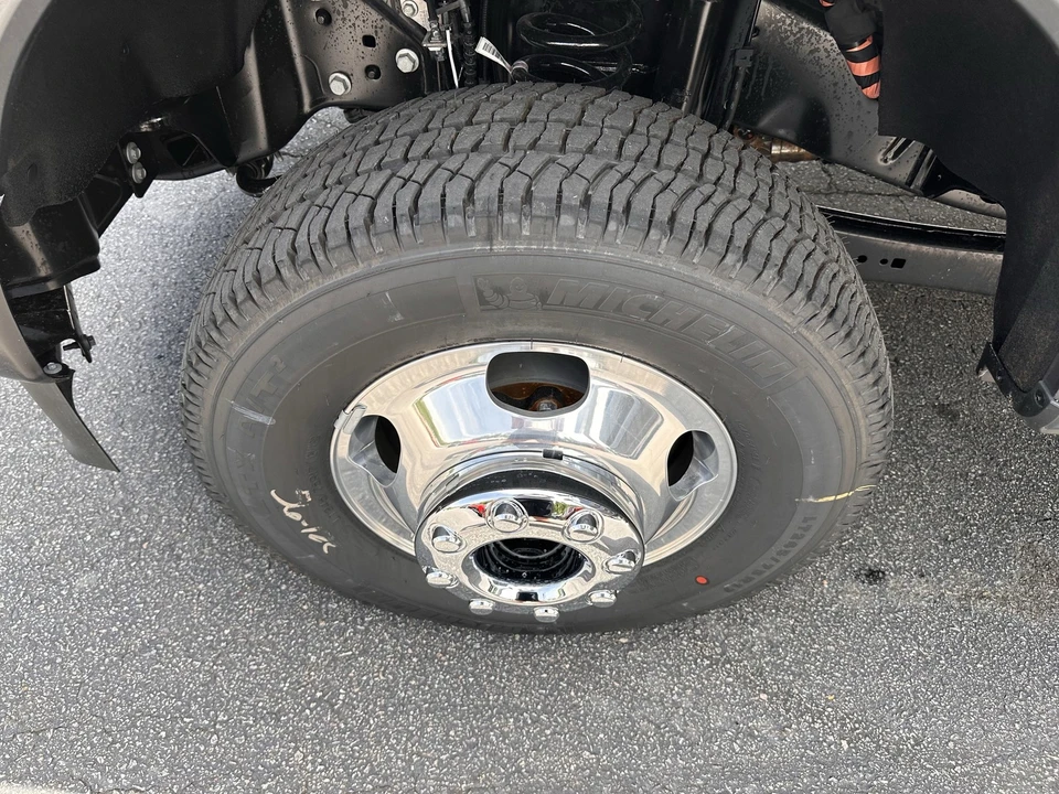 2025 Ford Super Duty 5th Gen - Image 25 of 27