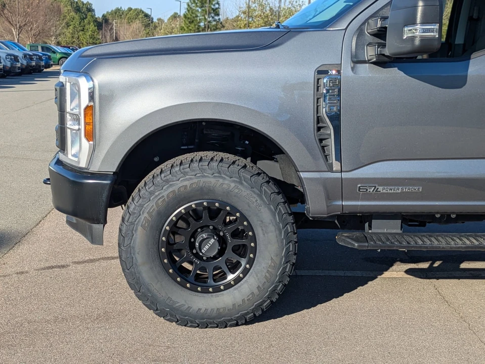 2025 Ford Super Duty 5th Gen - Image 11 of 12