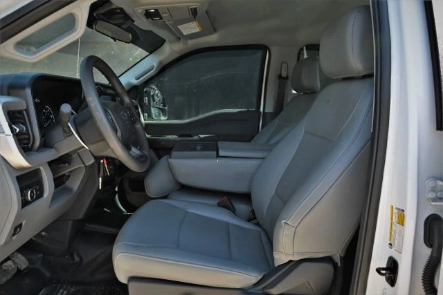 2025 Ford Super Duty 5th Gen - Image 13 of 18