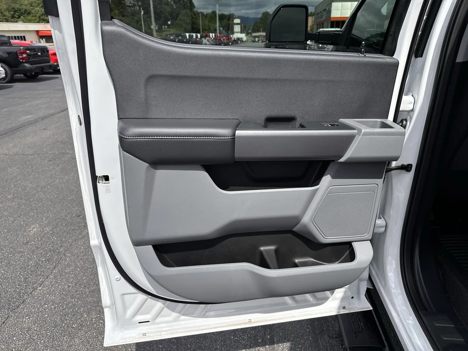 2025 Ford Super Duty 5th Gen - Image 9 of 21