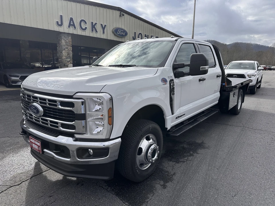 2025 Ford Super Duty 5th Gen - Image 2 of 21