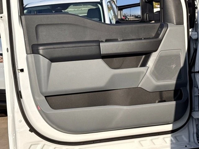 2025 Ford Super Duty 5th Gen - Image 15 of 27