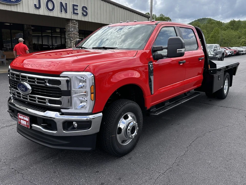 2025 Ford Super Duty 5th Gen - Image 2 of 21