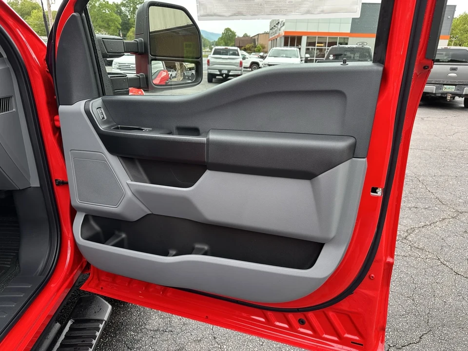 2025 Ford Super Duty 5th Gen - Image 13 of 21