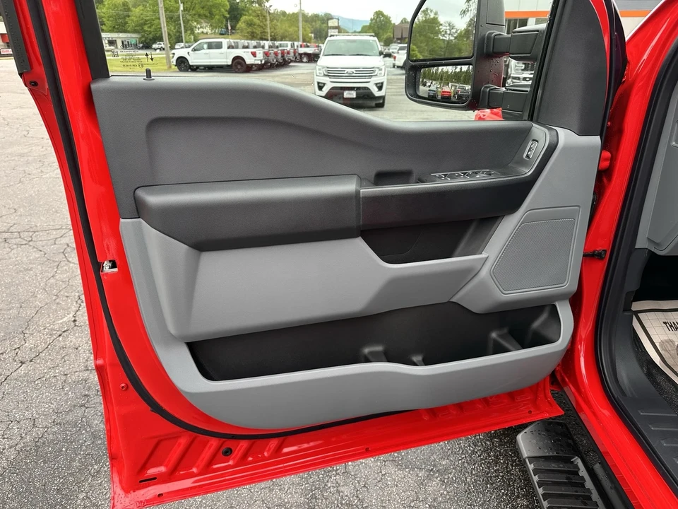 2025 Ford Super Duty 5th Gen - Image 9 of 21