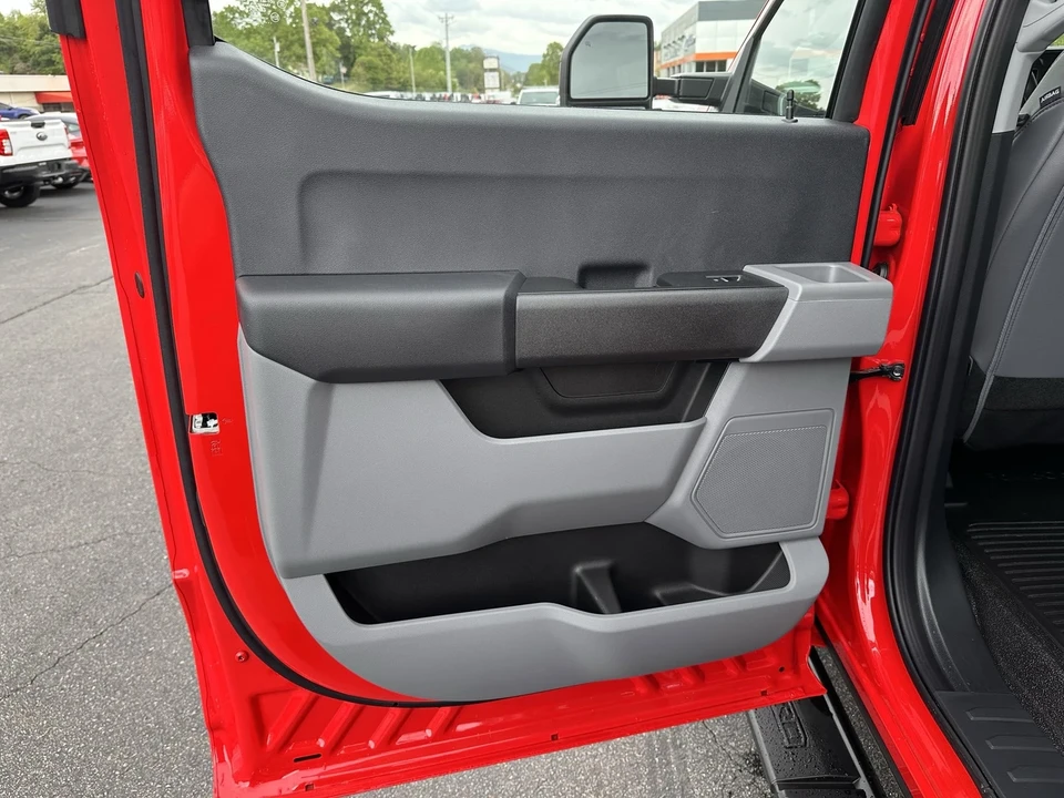 2025 Ford Super Duty 5th Gen - Image 14 of 21