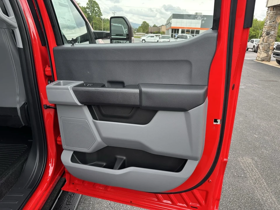 2025 Ford Super Duty 5th Gen - Image 18 of 21