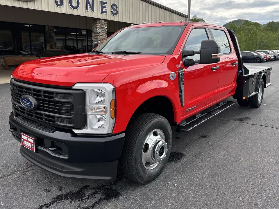 2025 Ford Super Duty 5th Gen - Image 2 of 21