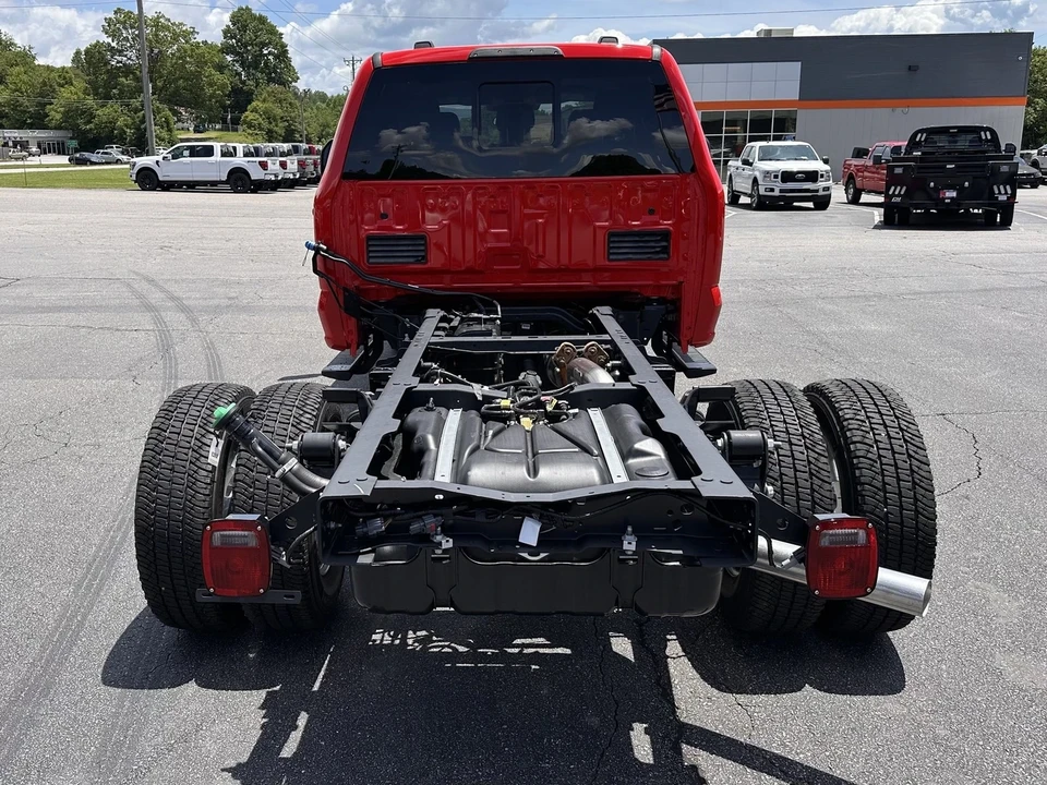 2025 Ford Super Duty 5th Gen - Image 6 of 21