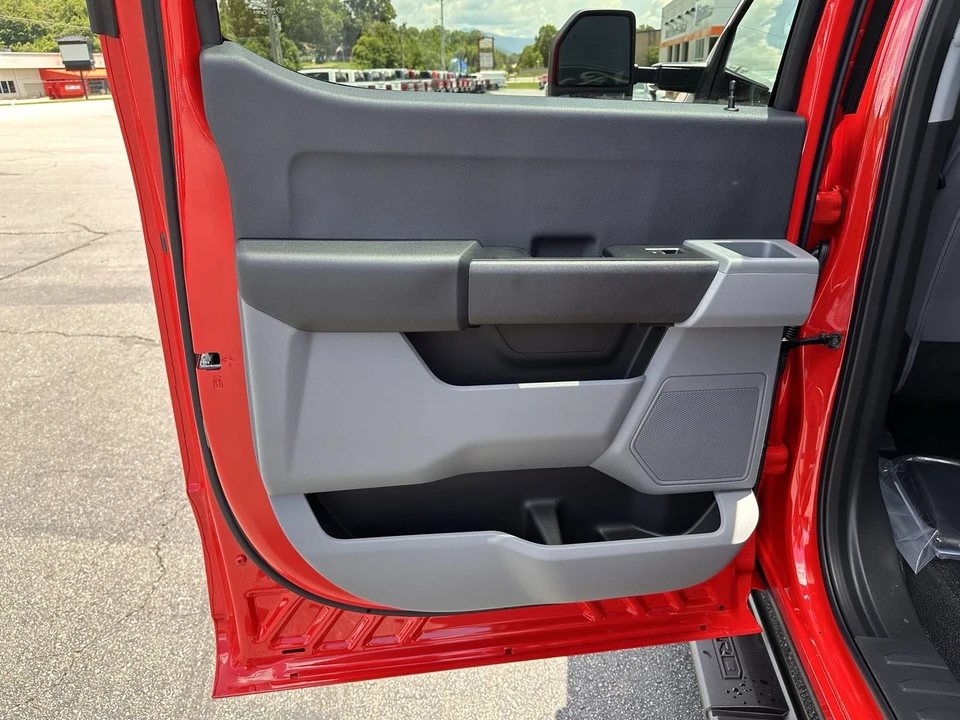 2025 Ford Super Duty 5th Gen - Image 9 of 21